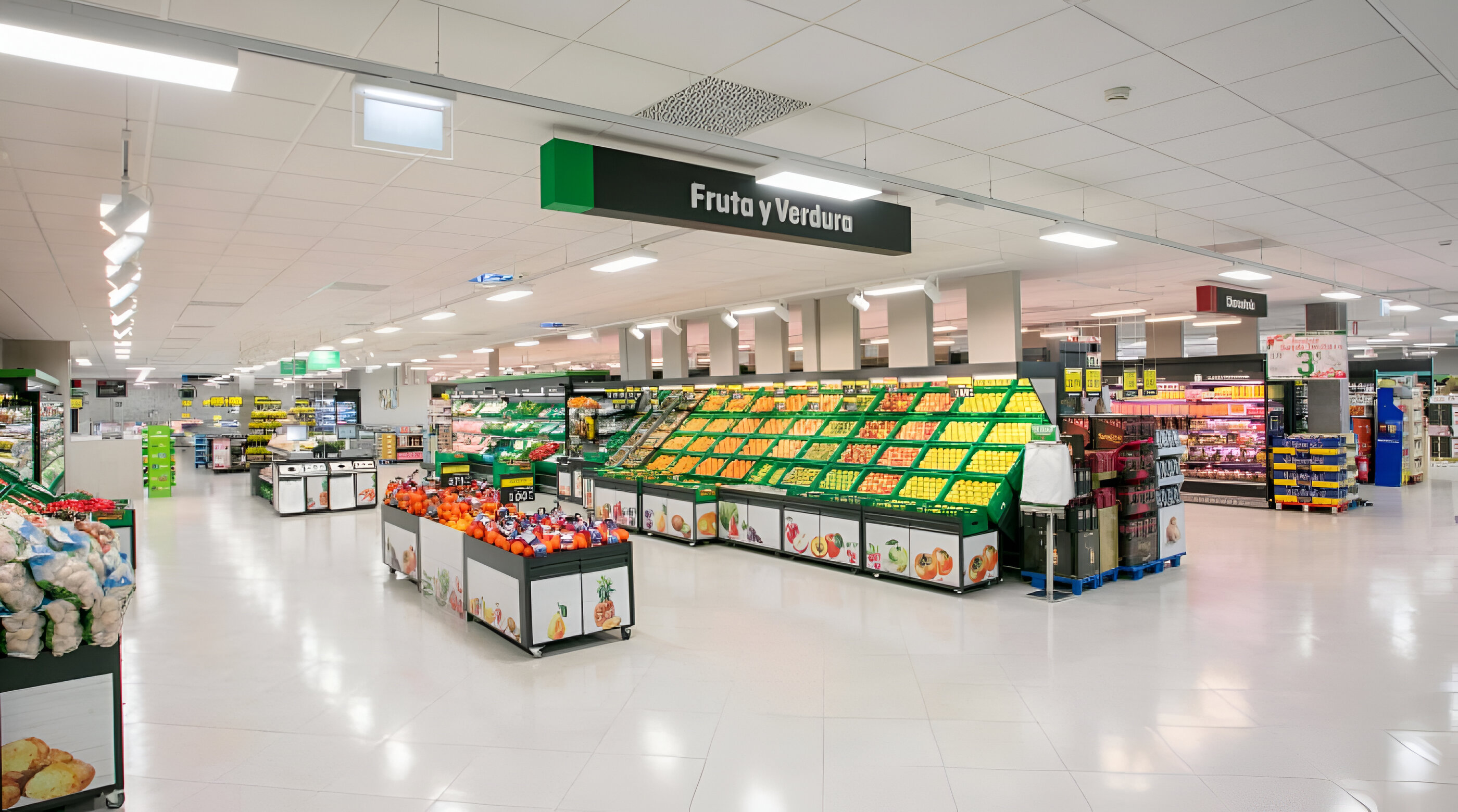 Interiér supermarketu Mercadona v Puerto Ricu